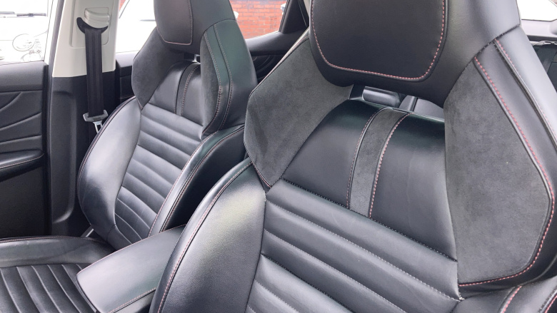 MG Hs 1.5 T-GDI Exclusive 5dr DCT Petrol Hatchback